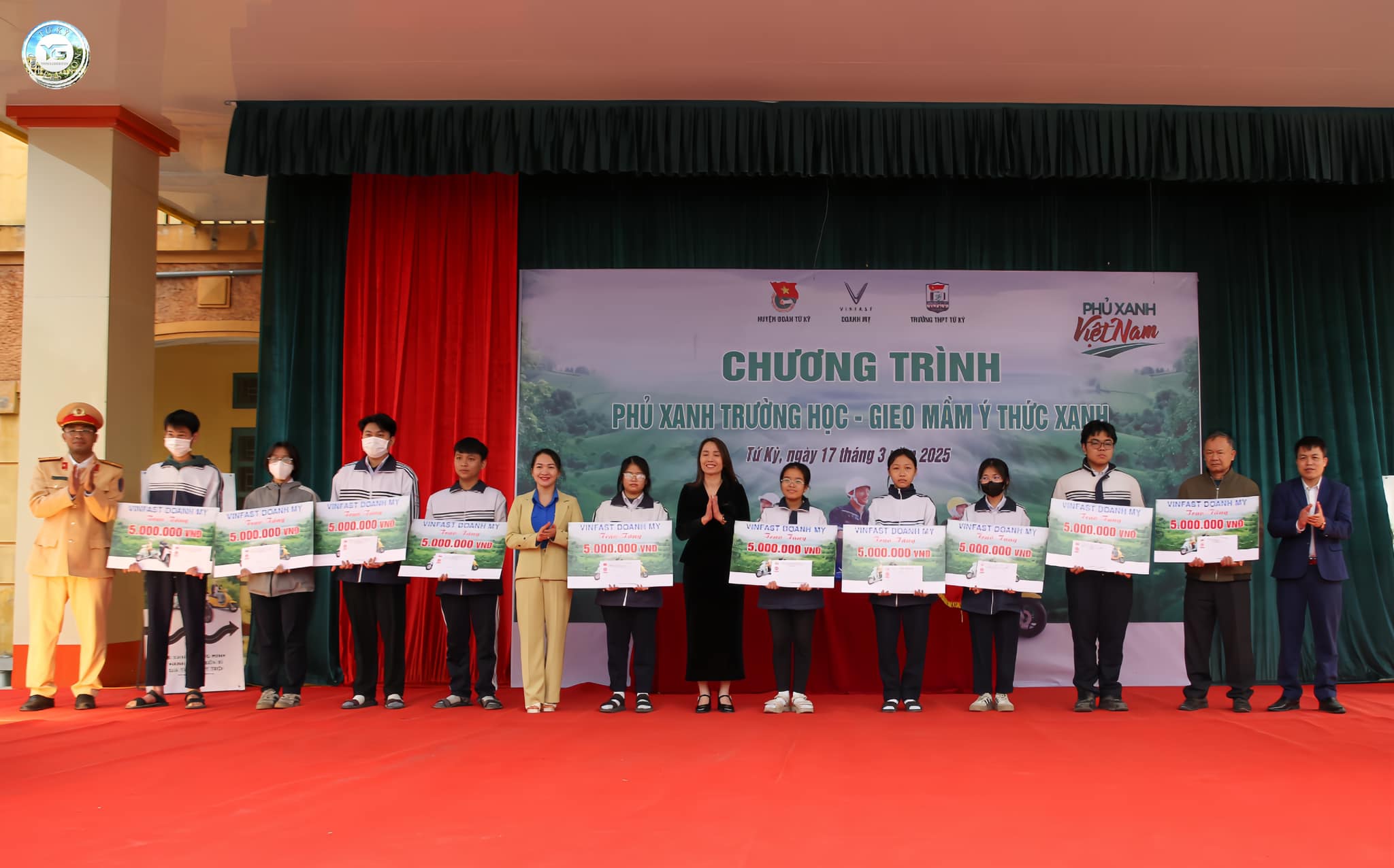 CHƯƠNG TRÌNH LÁI XE THỬ, TRAO HỌC BỔNG CỦA VINFAST