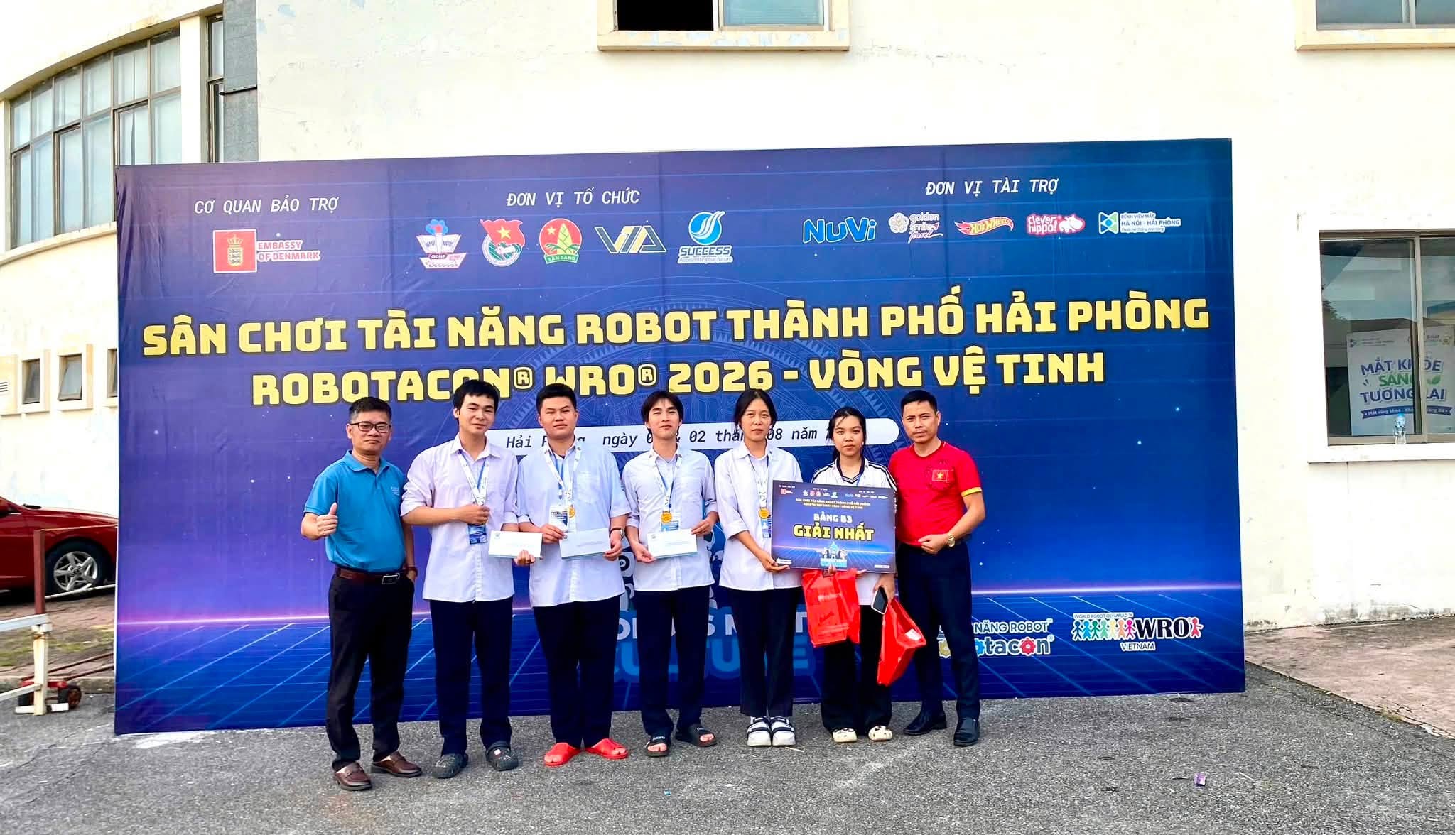 THPT TỨ KỲ ĐẠT 01 GIẢI NHẤT VÀ 01 GIẢI NHÌ TẠI SÂN CHƠI "TÀI NĂNG ROBOT THÀNH PHỐ HẢI PHÒNG - ROBOTACON WRO 2026"