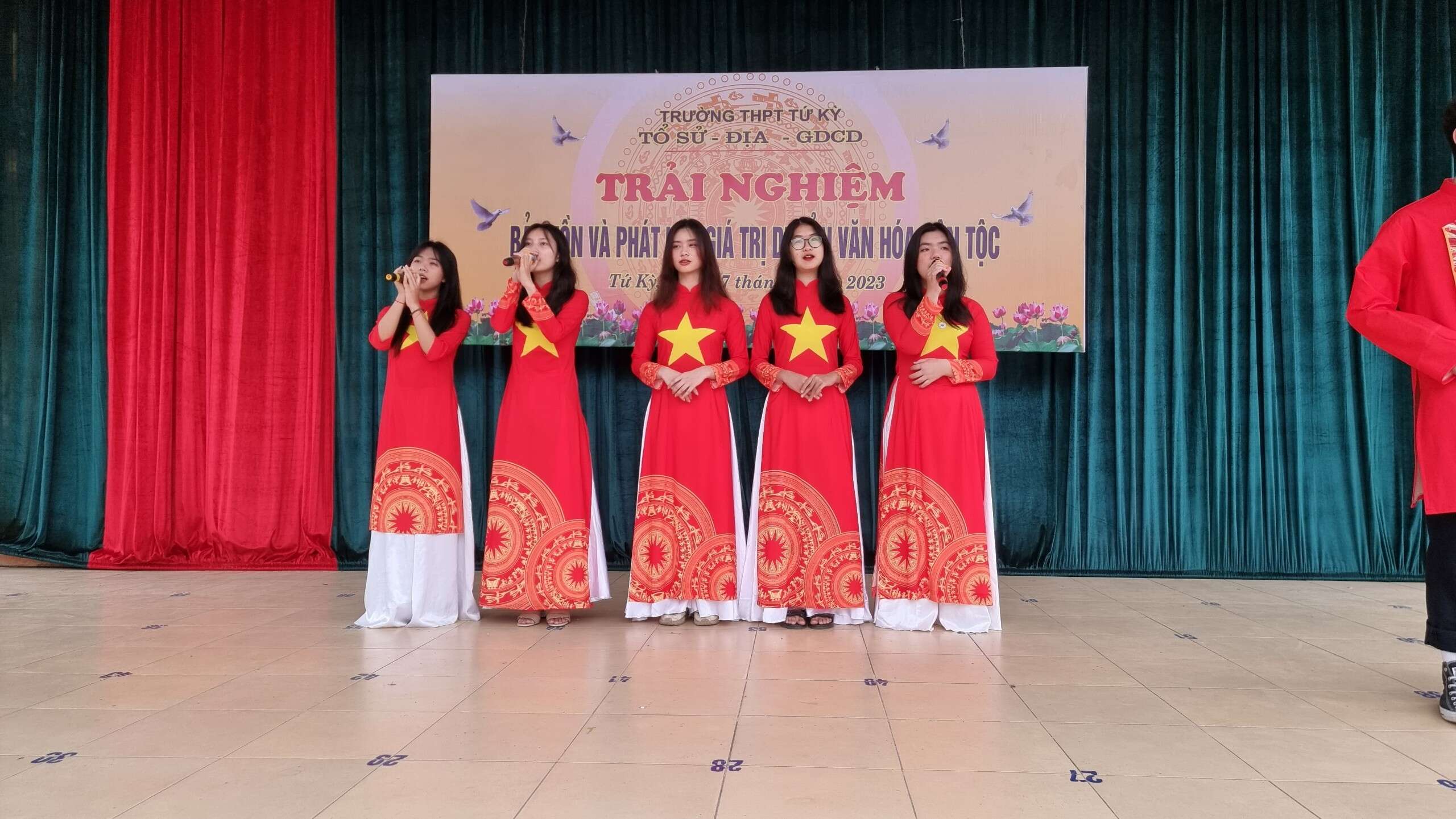 TRẢI NGHIỆM BẢO TỒN VÀ PHÁT HUY VĂN HÓA DÂN TỘC