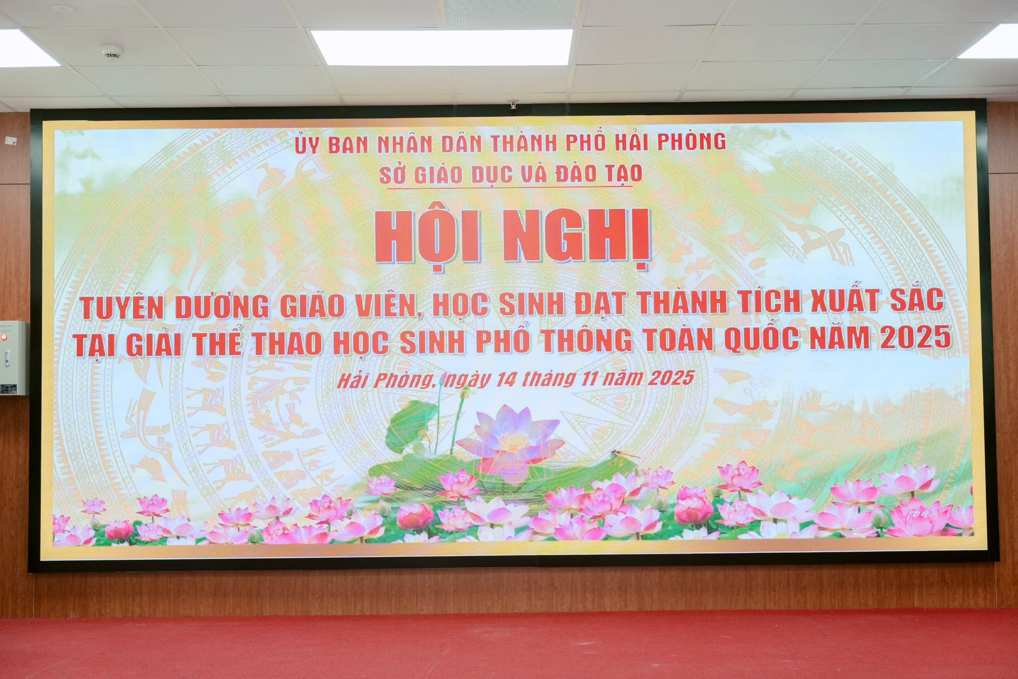 Hội nghị tuyên dương giáo viên, học sinh đạt thành tích xuất sắc tại giải thể thao học sinh phổ thông toàn quốc năm 2025